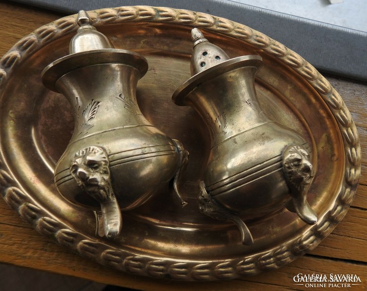 Antik oroszlánfejes ezüstözött asztali só és bors szóró - fűszertartó készlet