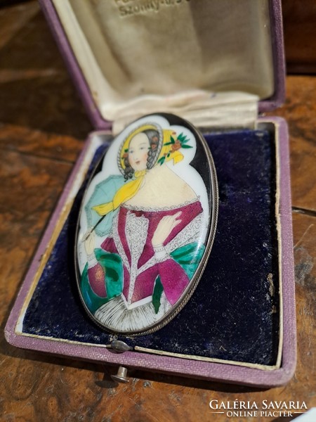 Art deco brooch with a painting by painter Ernő bánk