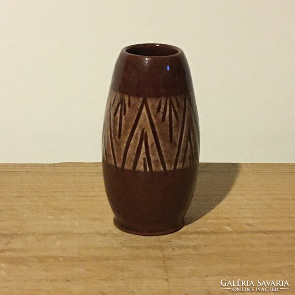Ceramic small barrel-shaped vase