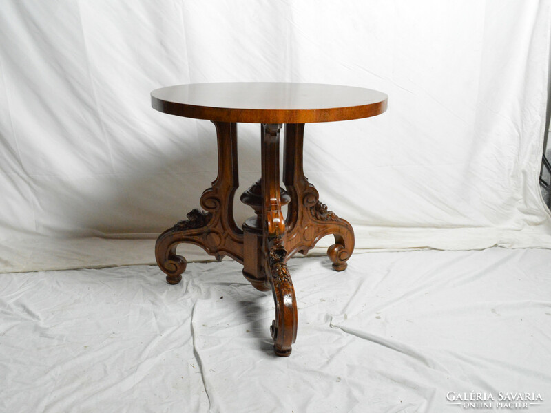 Antique table with spider legs (3-piece)