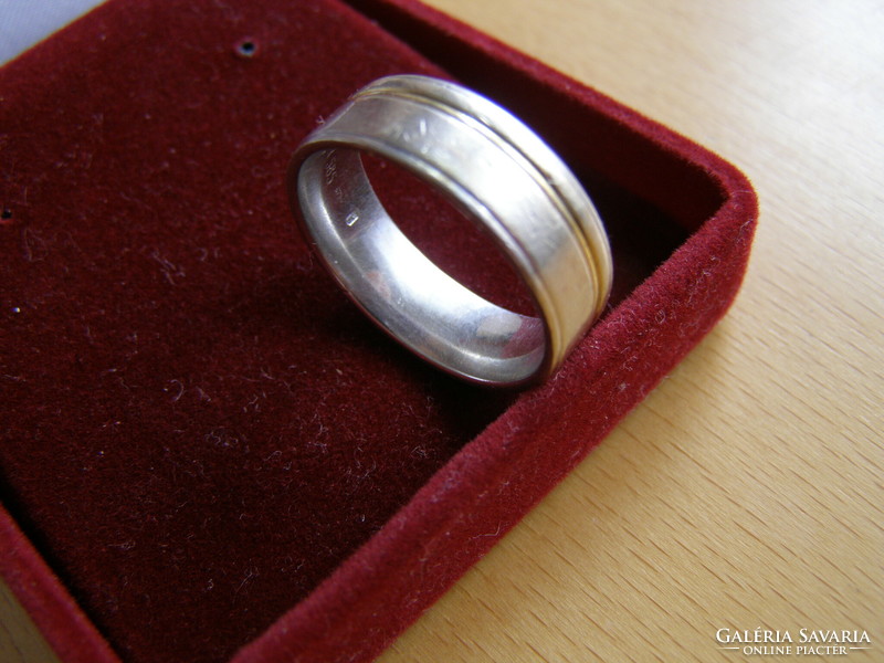 Gold wedding ring, bicolor