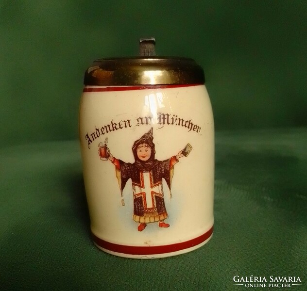 Antik régi német réz fedeles mini kerámia sörös korsó kupa szerzetes csuhás barát München 5,8cm 1900
