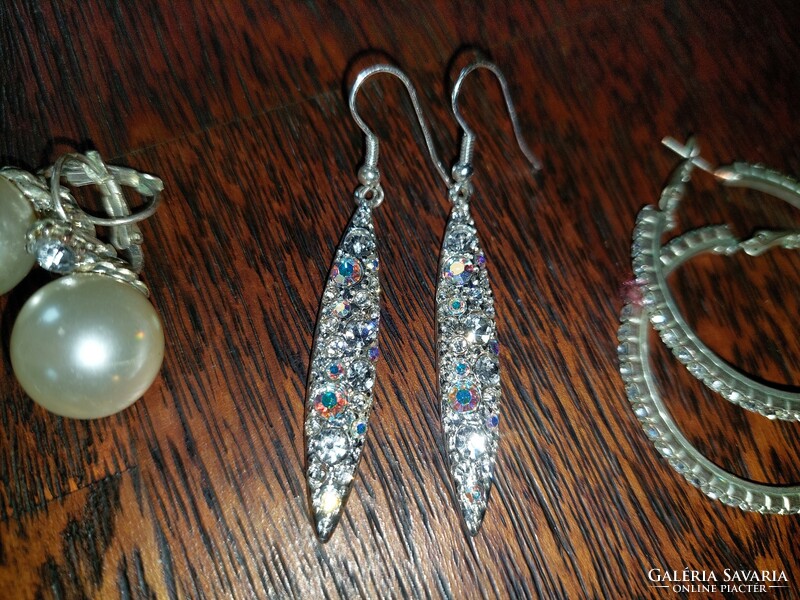 Earrings, 29 pieces in one, in good condition