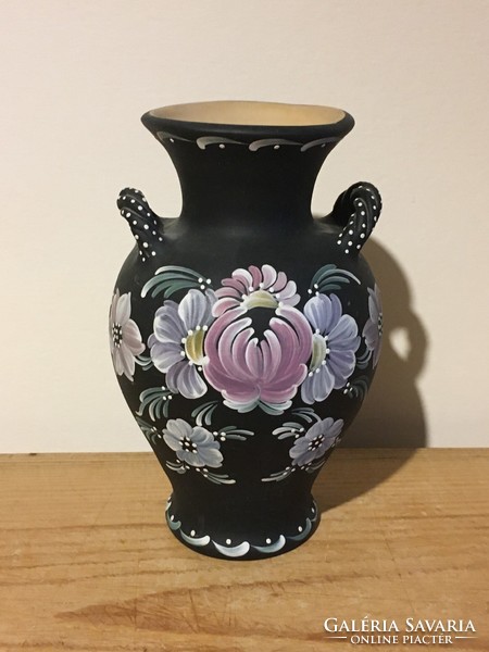 Fekete virágos váza