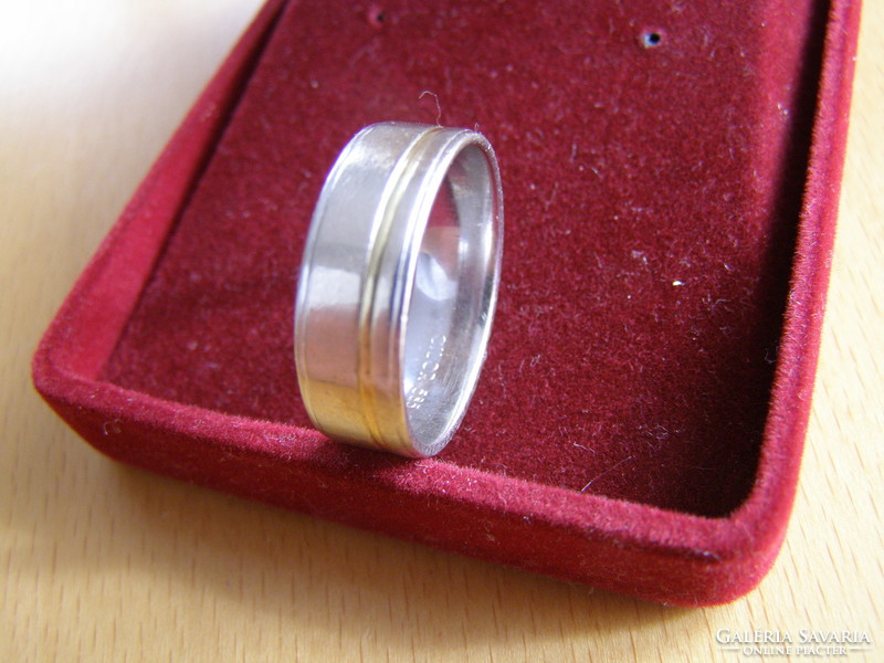 Gold wedding ring, bicolor