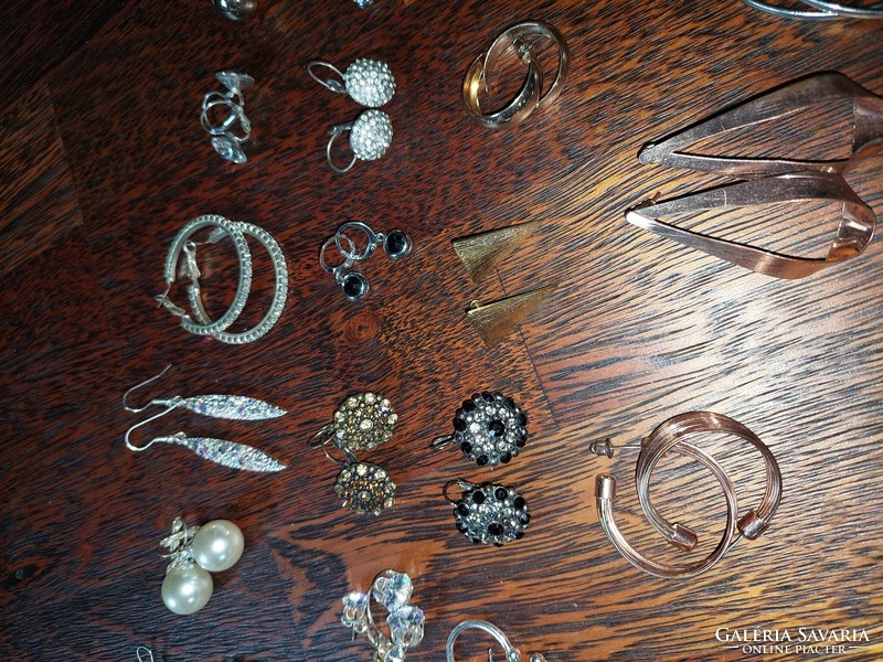 Earrings, 29 pieces in one, in good condition