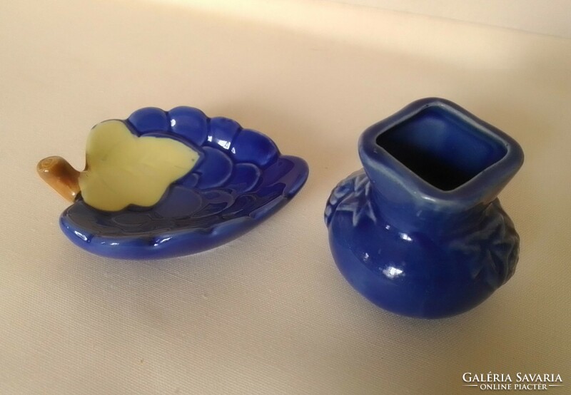 Mini kék mázas porcelán tálka levél forma korsó szőlőfürt szüret, nipp, vitrinbe dísz