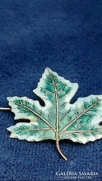 Brooch in the shape of a maple leaf decorated with antique Canadian silver enamel