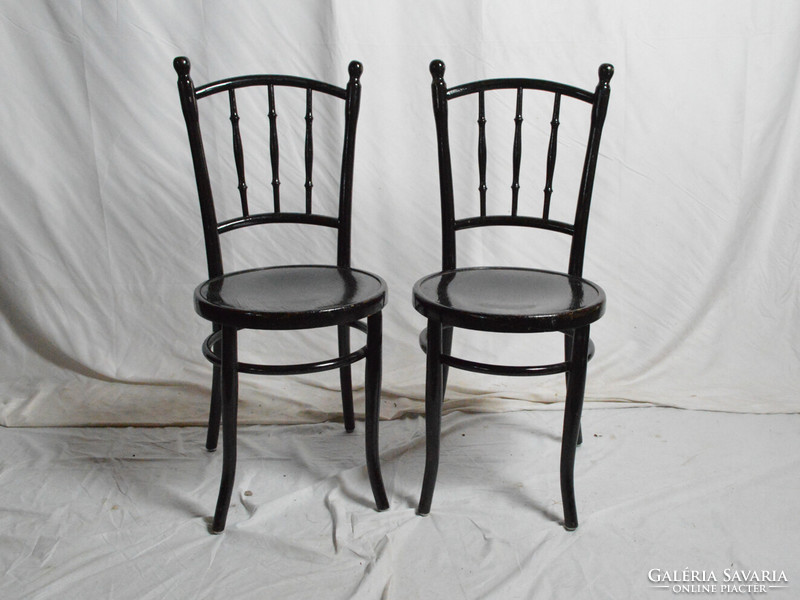 2 antique thonet chairs