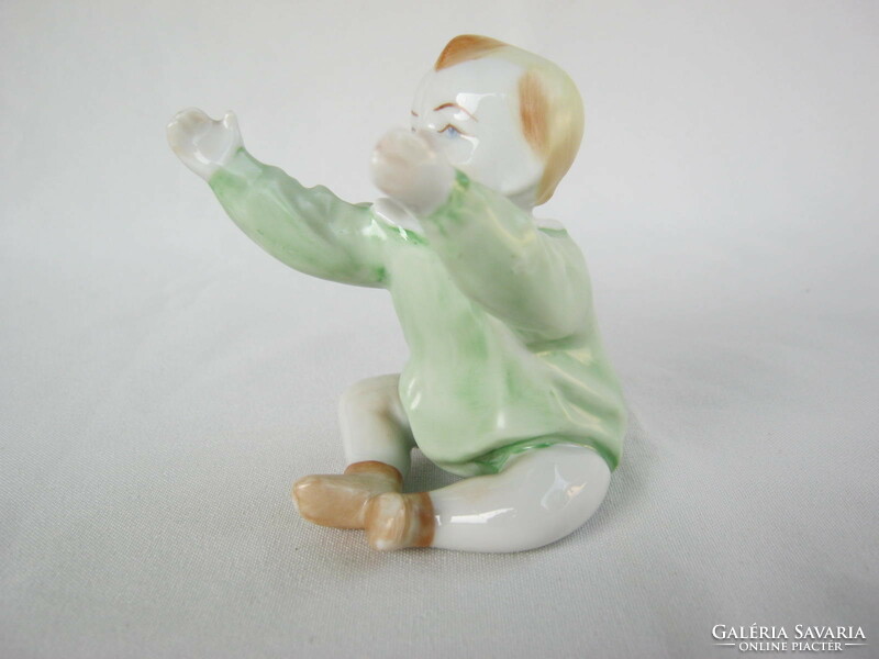 Retro ... Zsolnay porcelán figura nipp ölbe kéredzkedő gyermek