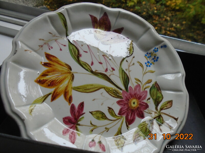 Renaissance revival hand-painted majolica bowl with a unique renaissance flower pattern