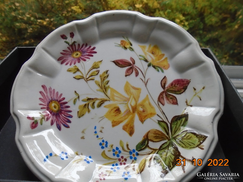 Renaissance revival hand-painted majolica bowl with a unique renaissance flower pattern