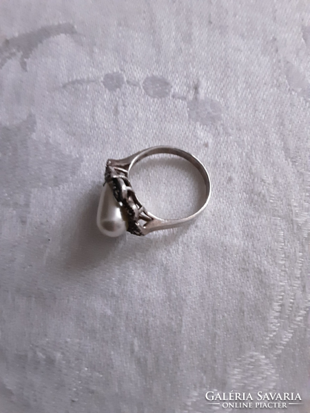 Old silver ring with marcasite and pearl!