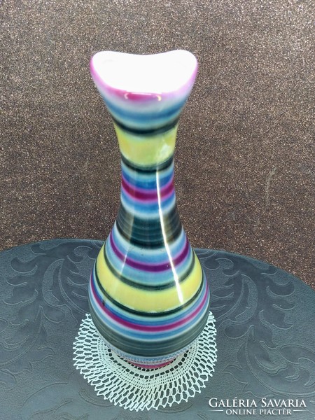 Fényesmázas csíkos kerámia váza