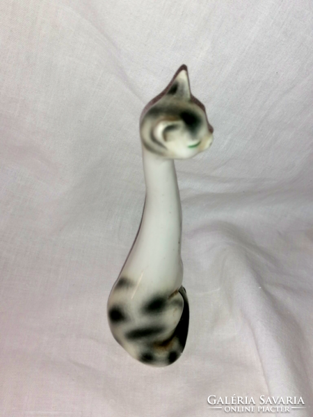 Porcelán büszke cica