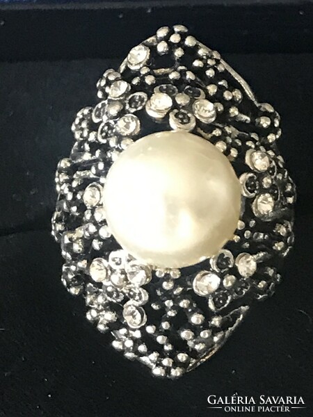 Silver-plated cocktail ring with pearls and small crystals, size 8