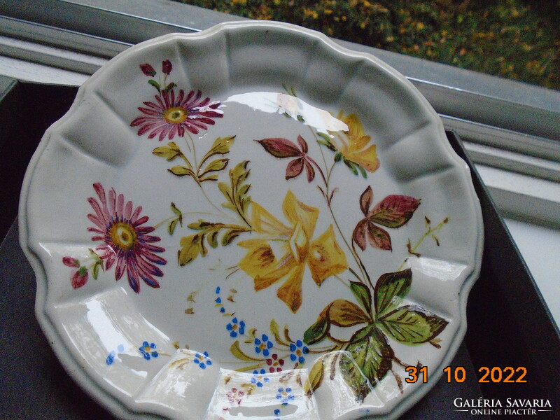 Renaissance revival hand-painted majolica bowl with a unique renaissance flower pattern