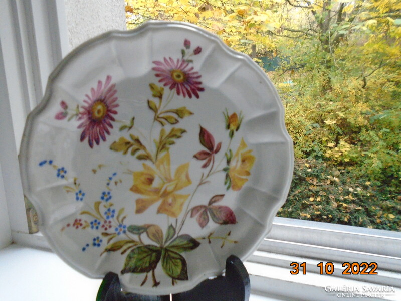 Renaissance revival hand-painted majolica bowl with a unique renaissance flower pattern