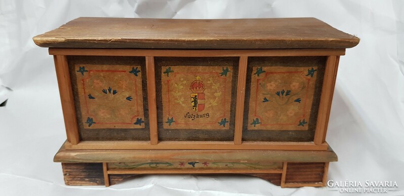 Old small painted chest...26 cm wide...14 cm high