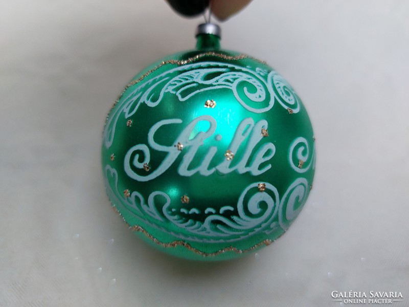 Retro üveg karácsonyfadísz csendes éj feliratos régi zöld gömb
