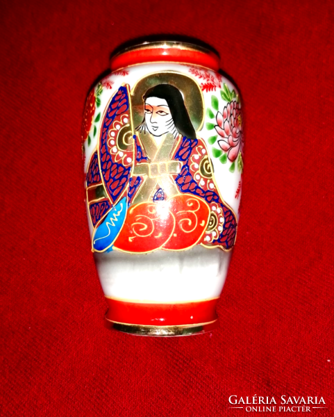 Old Japanese hand painted satsuma vase