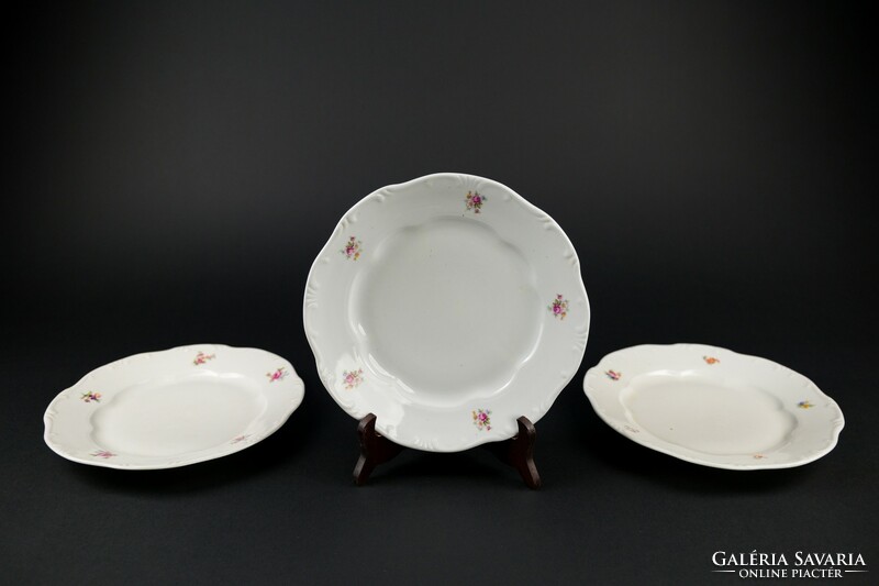 Zsolnay porcelán régi lapos tányérok, 3 darab.