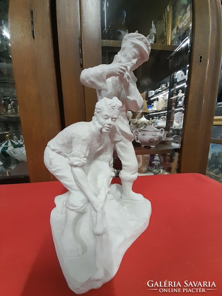 Ritka Royal Dux Bisquit,Biszkvit Halászok,Porcelán Figurális Szobor. 25 cm.