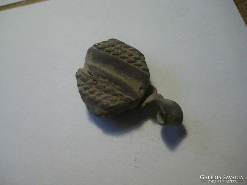 Pipe lid, from the Roman period, bronze, 25 x 35 mm