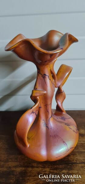 Zsolnay eozin ribbon vase with labrador pattern