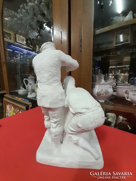 Ritka Royal Dux Bisquit,Biszkvit Halászok,Porcelán Figurális Szobor. 25 cm.