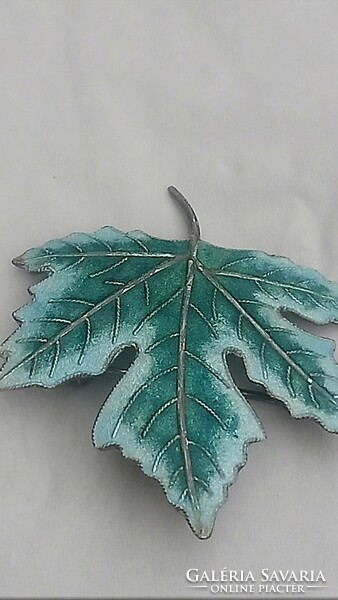 Brooch in the shape of a maple leaf decorated with antique Canadian silver enamel