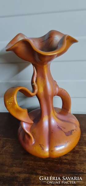 Zsolnay eozin ribbon vase with labrador pattern
