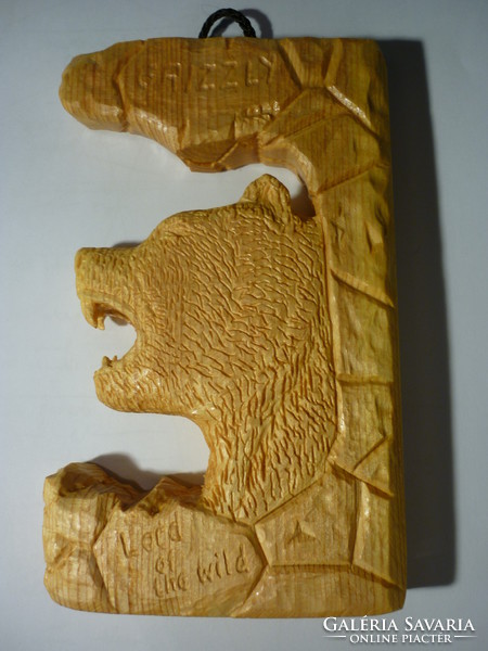 Carving of wood. Grizzly Cave. Can be hung on the wall (9.4 * 15.6 * 2 cm)