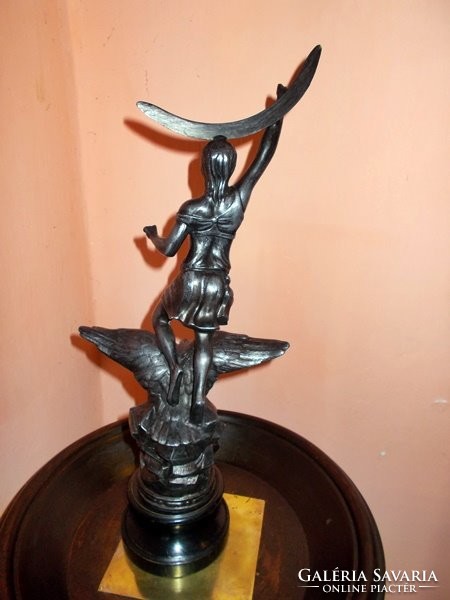 S17-24 female statue