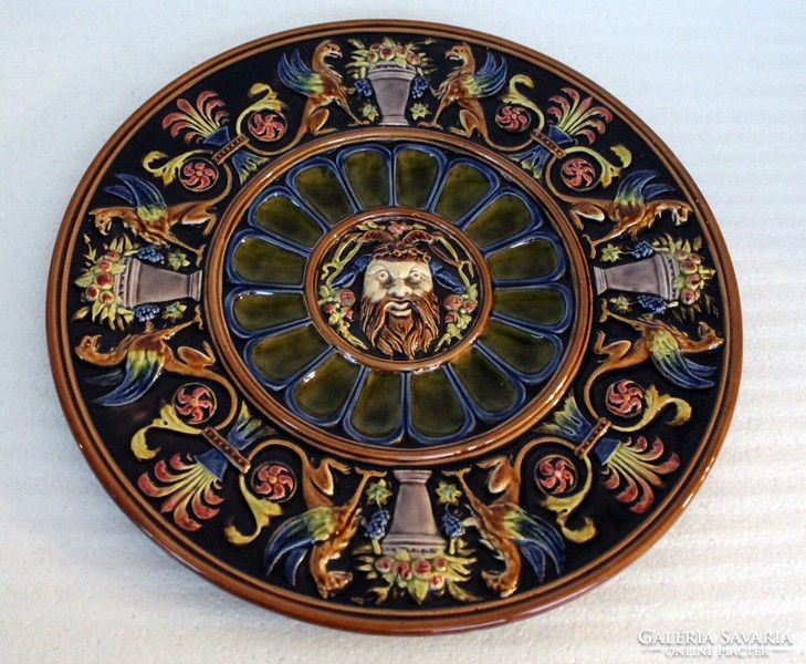 Painted glazed majolica wall plate