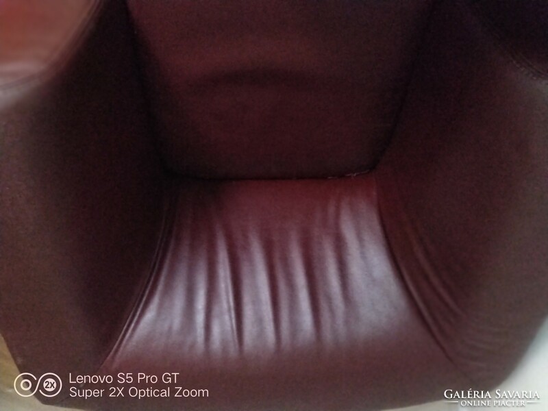 2 leather armchairs for sale