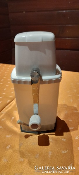 Retro ice grinder