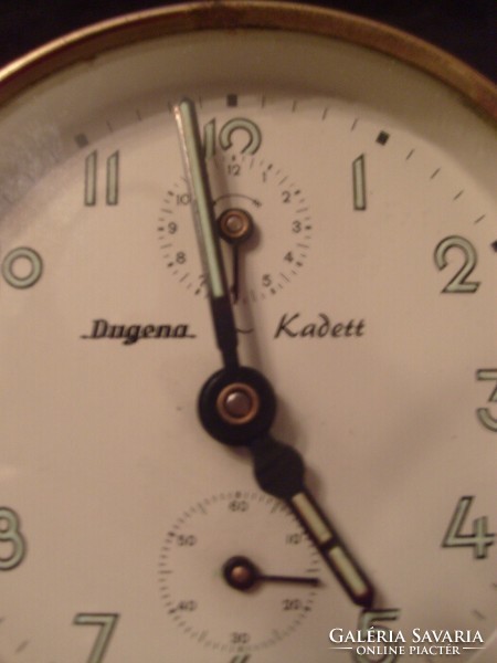 Dugena Kadett csörgős asztali óra ritkaság a másodpercmutató szinte folyamatosan megy