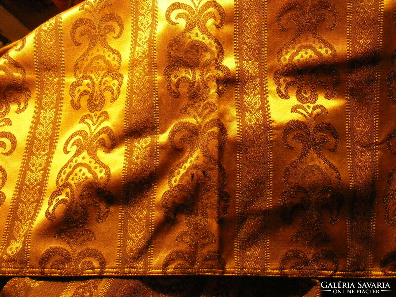 2 db aranyszínű függöny 216 x 124 cm