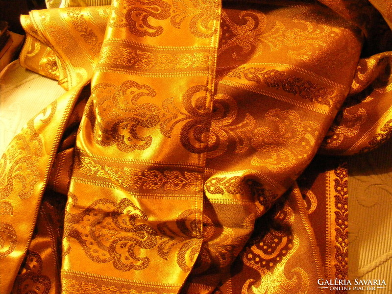 2 gold colored curtains 216 x 124 cm