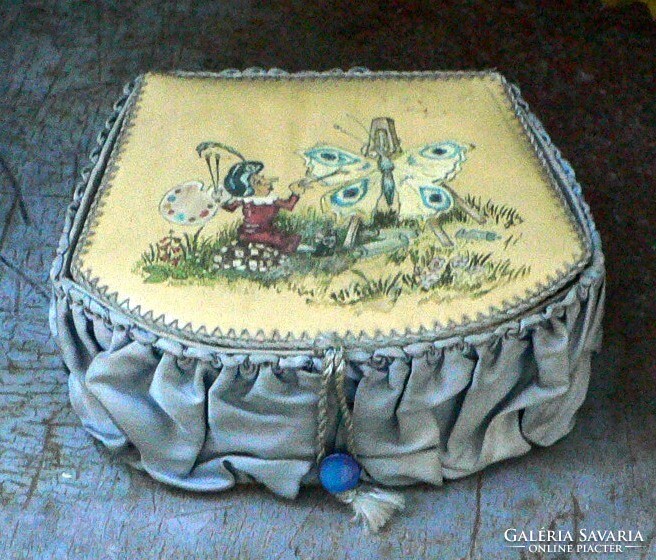 Silk box with painted lid