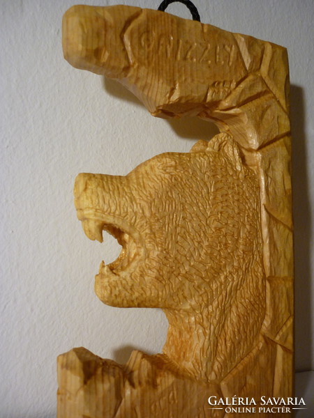 Carving of wood. Grizzly Cave. Can be hung on the wall (9.4 * 15.6 * 2 cm)