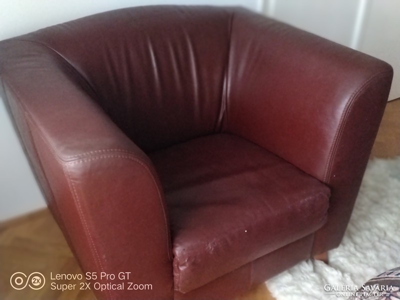 2 leather armchairs for sale