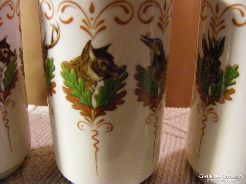 4 porcelain hunting cups