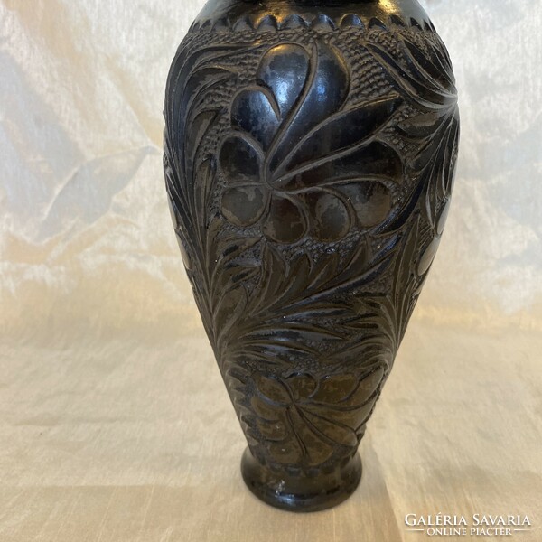 Fekete virágmintás  kerámia váza