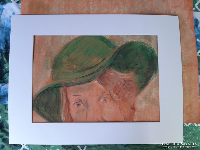 Gádori: A zöld kalap, portré részlet, papír, pasztell 2014. Keret nélkül.