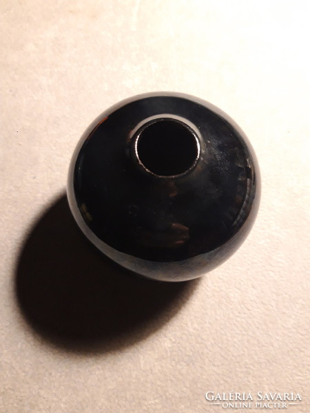 Gömb alakú, kis fekete régi kerámia váza