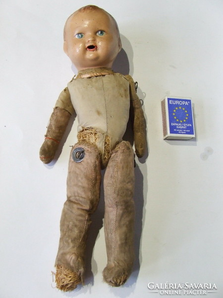Régi, antik megmentésre váró papírmasé fejű rongybaba, szalma töltetű baba