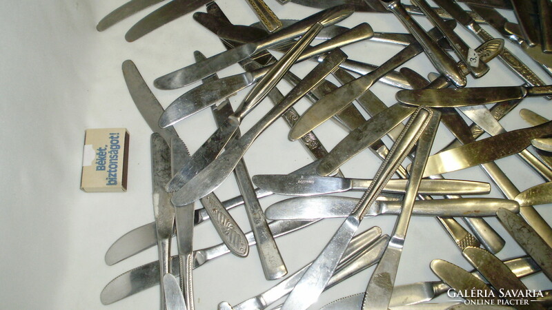 One hundred pieces of knives mixed - even for creative recycling