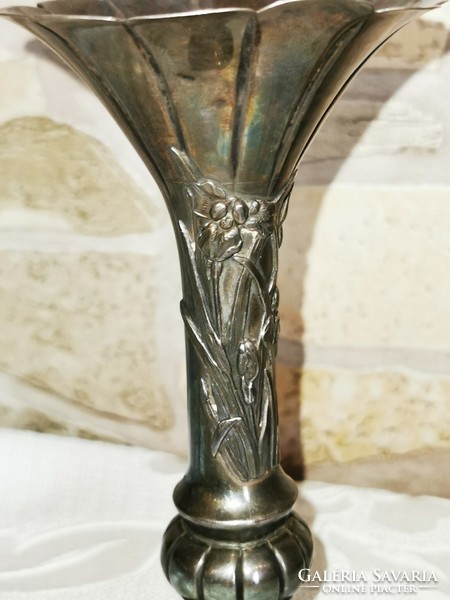 Meiji Japán írisz díszítéssel ezüst váza Japanese Silver Repousse Iris Vase Meiji Period